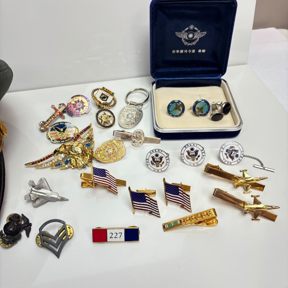 Vintage Military Lot Gold Tone Silver Tone Cap Military Police Pins Cufflink - Picture 3 of 9